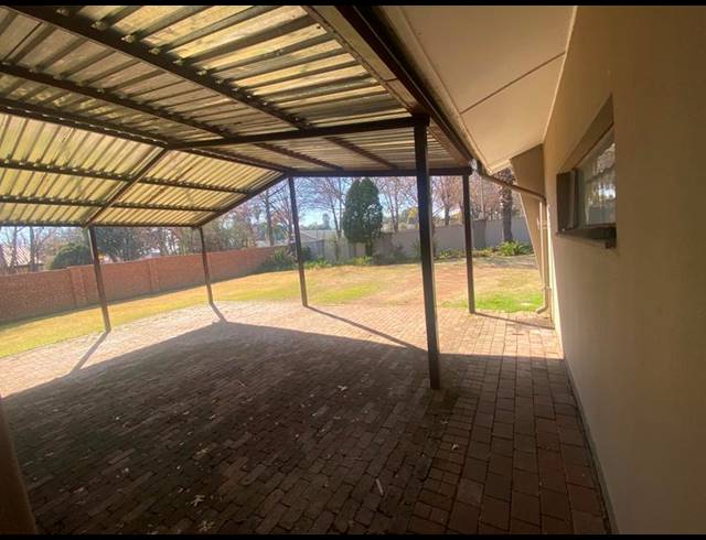 3 BEDROOM HOUSE FOR SALE IN CLUBVILLE